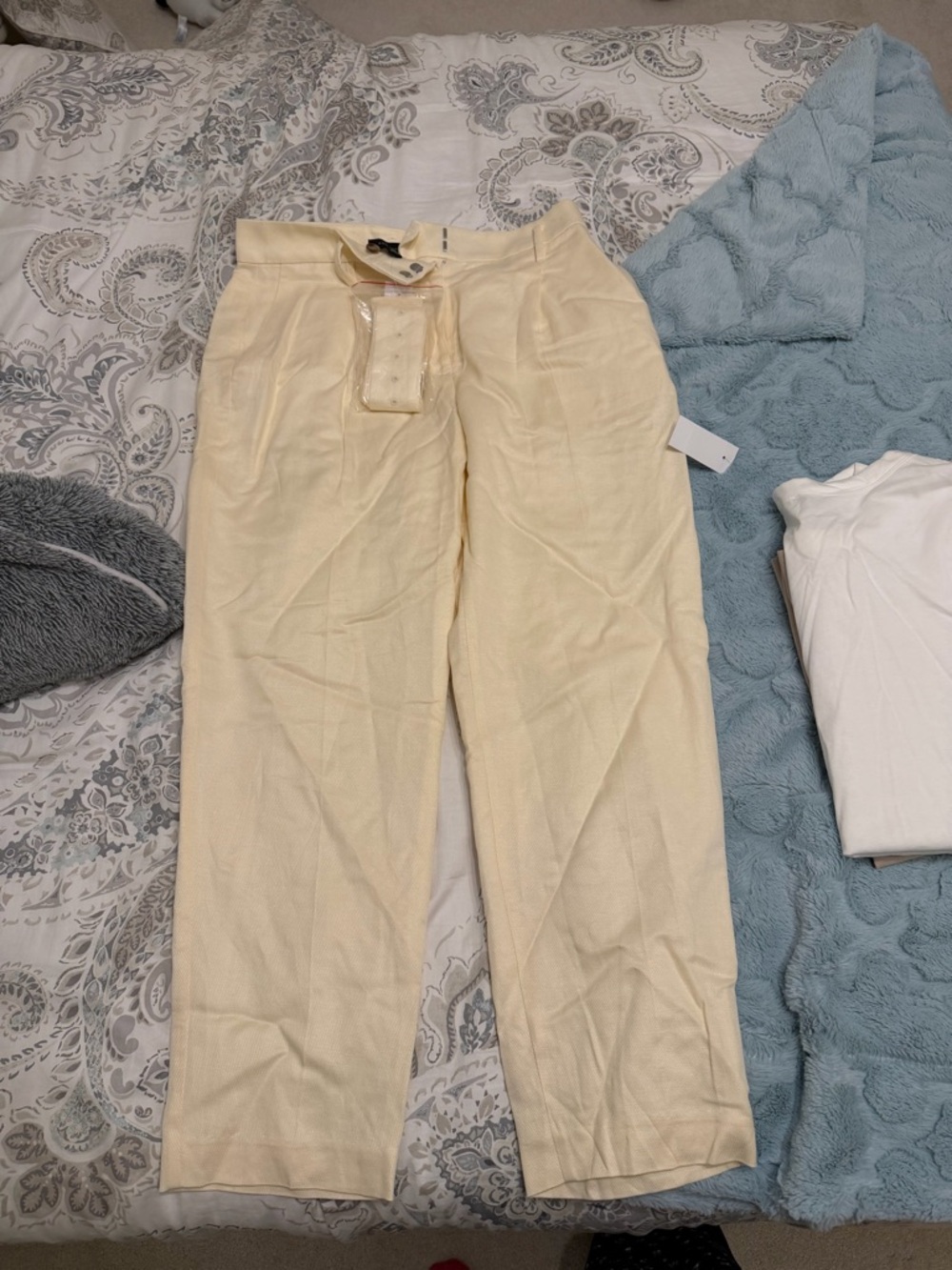 Cream High-Waist pants